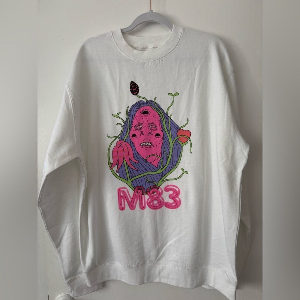 M83 Fantasy Monster Flowers White
Crewneck - Picture 2 of 3